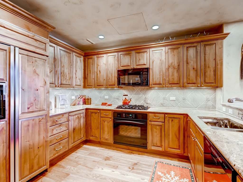 5 Bed/5 Bath Condo - Steps from the Chairlift! Vacation Rental in Edwards - RedAwning