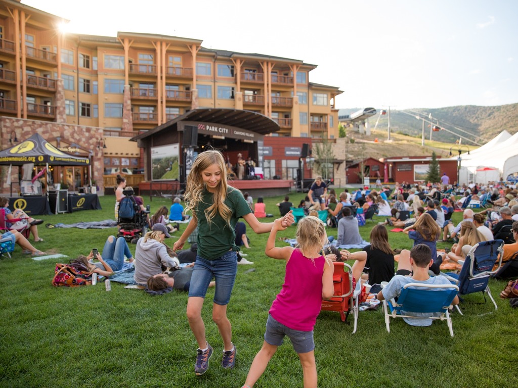 Fully Equipped in the Heart of Canyons Village Save 20% on 7+ Nights! Vacation Rental in Park City - RedAwning