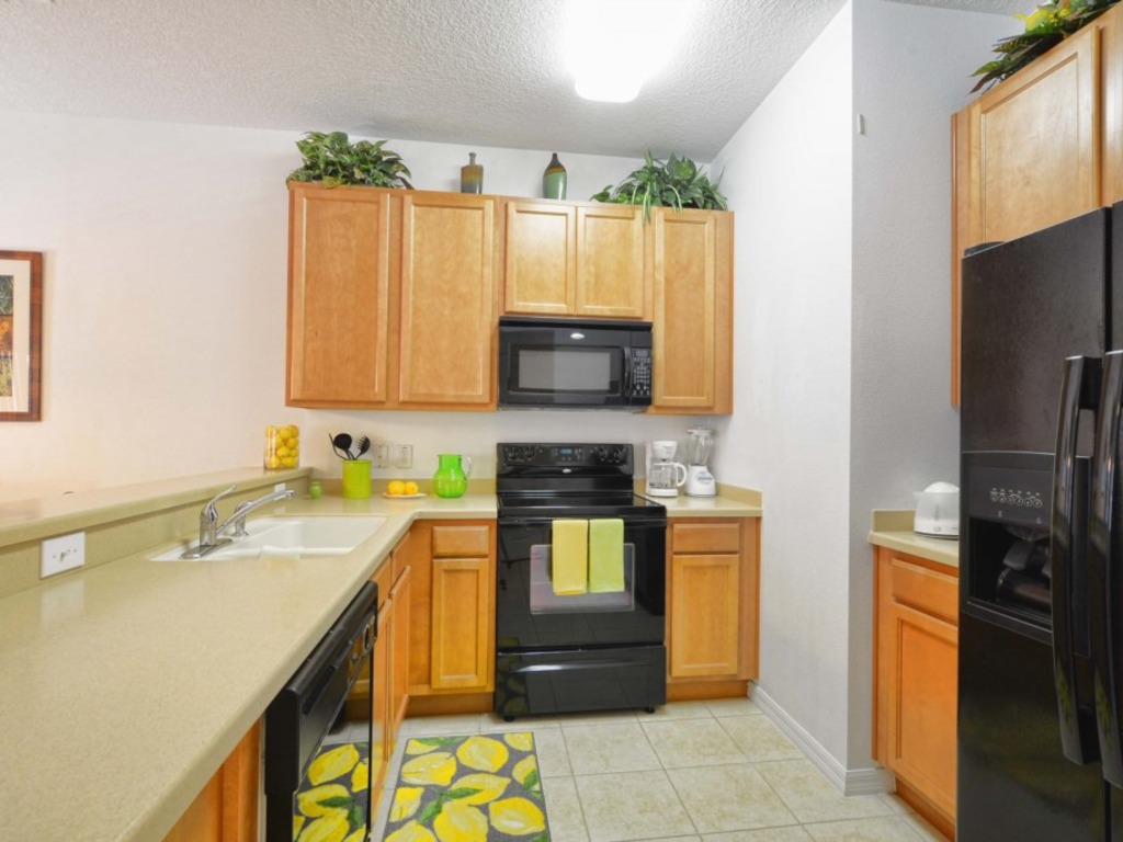 RESORT COMMUNITY, LAKE VIEW, FREE WIFI, MODERN DECOR, PRIVATE SPLASH POOL!! Vacation Rental in Kissimmee - RedAwning