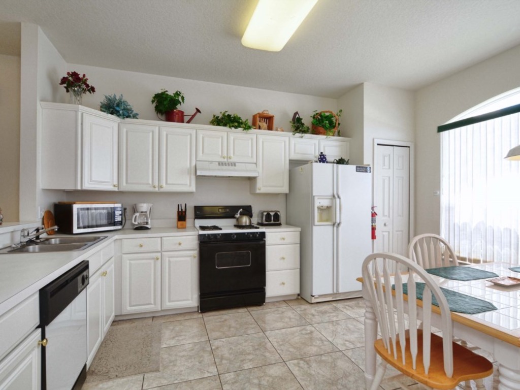SPACIOUS BEDROOM, PRIVATE POOL, VERY CLOSE TO THEME PARKS & ATTRACTIONS Vacation Rental in Davenport - RedAwning