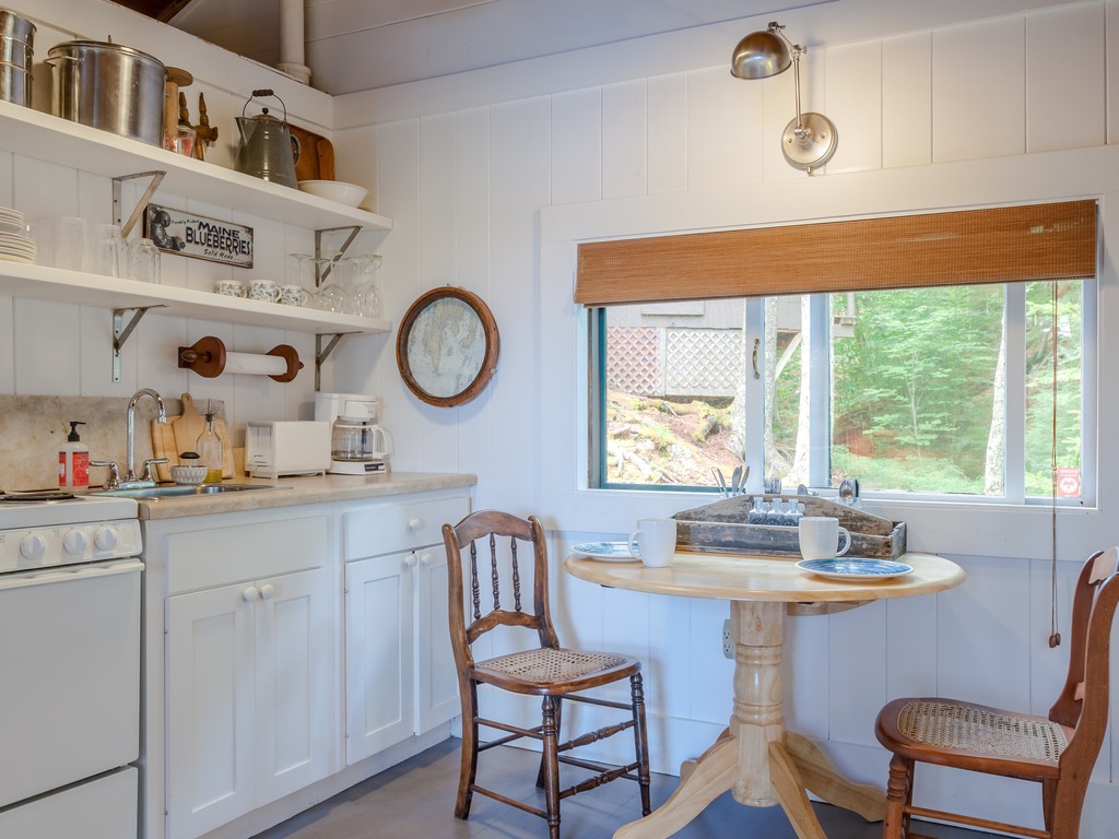 Chic Boothbay Harbor Studio Cabin ~ RA91477 | RedAwning