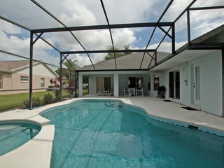 4 BR / 3 BA orlando vacation pool home in Clermont, BBQ Grill, Free Wifi!!
