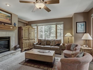 Cozy 2BR Condo - Walk to Chairlift! - image