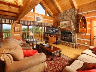 Comfy Mountain Cabin for your next Mountain Vacation - image